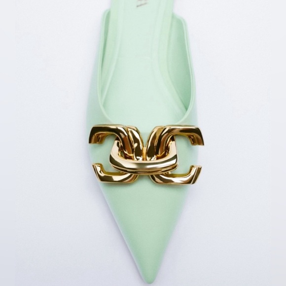 NWT Rare Zara Flat mules/shoes with pointed toe and chunky buckle detail - Picture 4 of 17